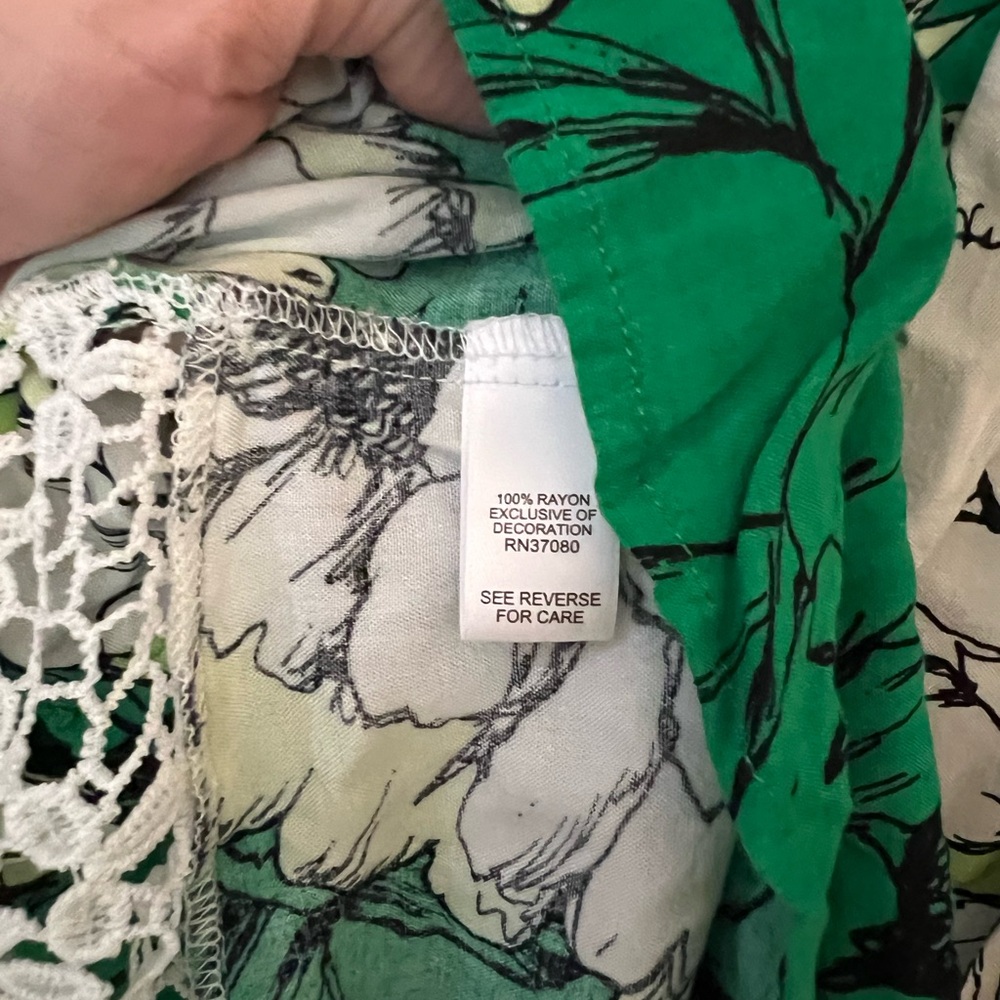 Cato Green Floral Blouse with Lace Accents EUC Size 26/28W - Picture 7 of 8